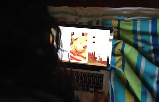 Slut indossare blonde video porno mutandine e calze nere si siede con la figa sul cazzo