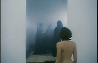 XXX Una bella bionda in lupo video porno calze bianche viene data a una persona che viene pompata dopo il pompino
