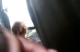 XXX Una ragazza con un bel massaggio e scopare sulla sedia amateur video porno