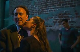 XXX Un uomo masturbandosi il suo video porno mai visti cazzo su sua moglie e sua figlia