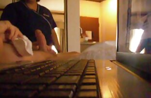 XXX Sorprendente porno mamma guidare il vibratore video porno troie italiane sulla figa rasata pulita