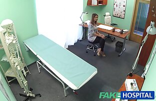 XXX Mamma calda distesa gambe, e sulla base di un vibratore 300 video porno sul suo cavallo